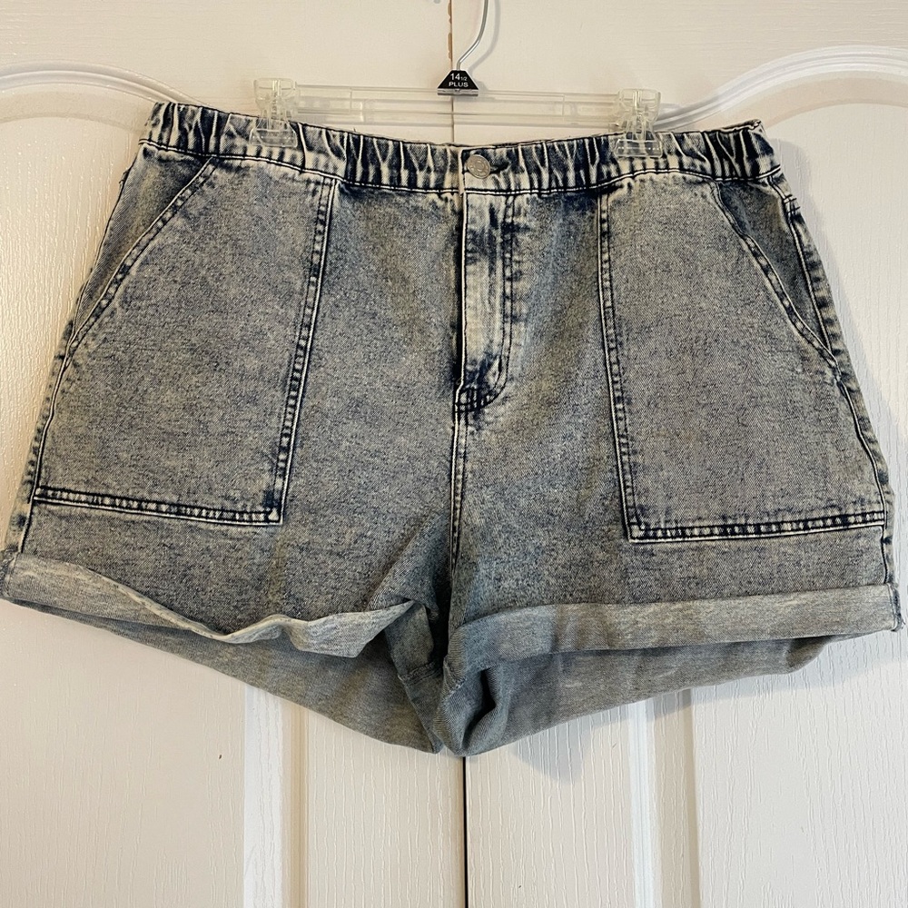 Wild Fable Acid Wash scrunch waist short